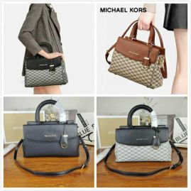 Picture of Michael Kors Lady Handbags _SKUfw106631394fw